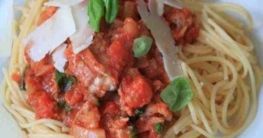 Spaghetti mit kalter Tomatensoße