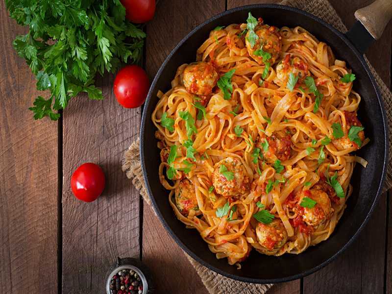 Spaghetti mit Fleischbällchen