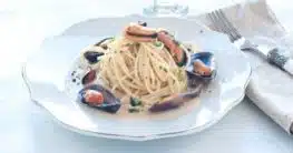 Pasta mit Muscheln in Sahnesauce