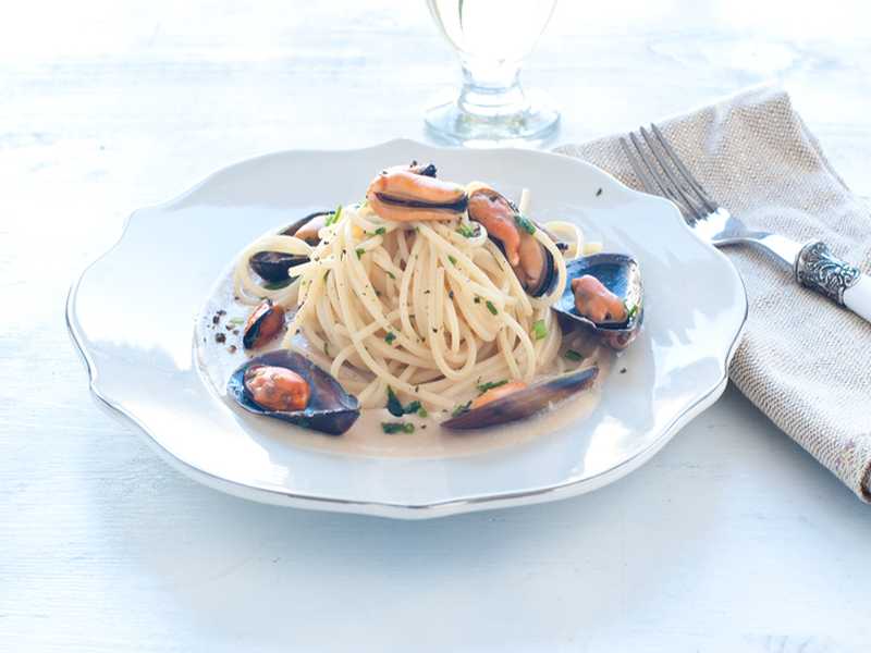 Pasta mit Muscheln in Sahnesauce